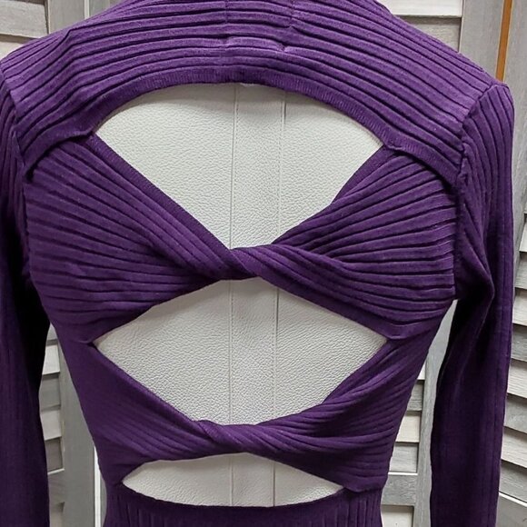 Twisted Back Long Sleeve Crewneck Pullover Sweater | Future Collective | Small - Picture 6 of 10